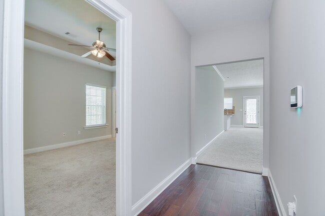 Building Photo - 3 Bedroom 2 Bath in Canterbury Farms