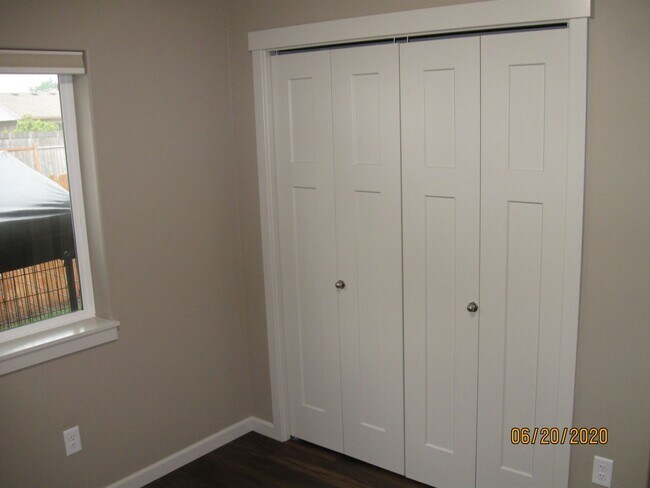 Building Photo - Must See 3 Bedroom with Fenced Yard!