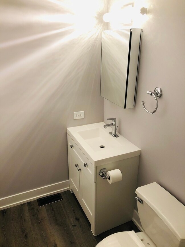 Building Photo - 140 Central Ave