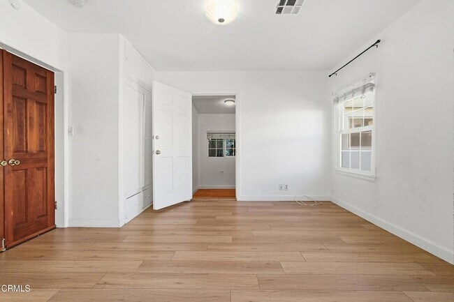 Building Photo - 10734 Oro Vista Ave
