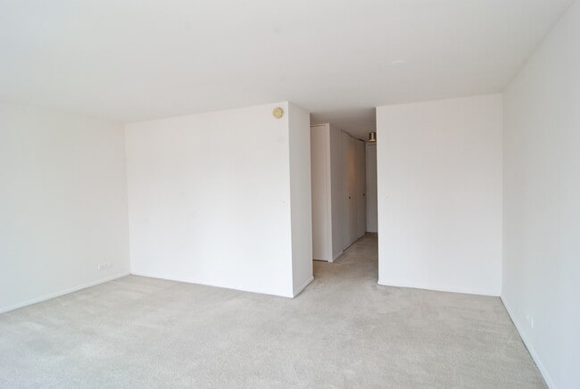 Building Photo - 1 E Scott St