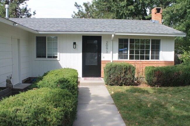 Building Photo - Love the area you live ! Manitou Park area in South Boise Village!