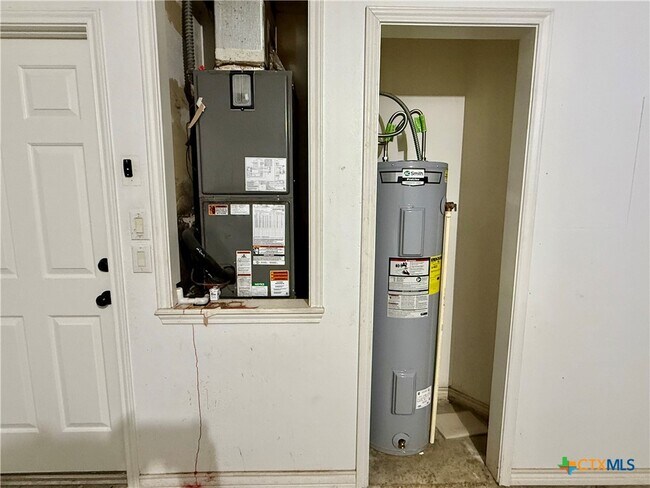 Building Photo - 210 Stone Gate Dr