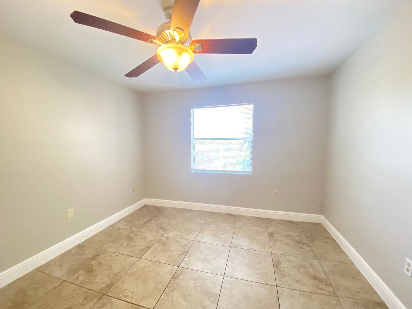 Building Photo - 2-Bed, 2-Bath Condo Near Celebration – Mov...