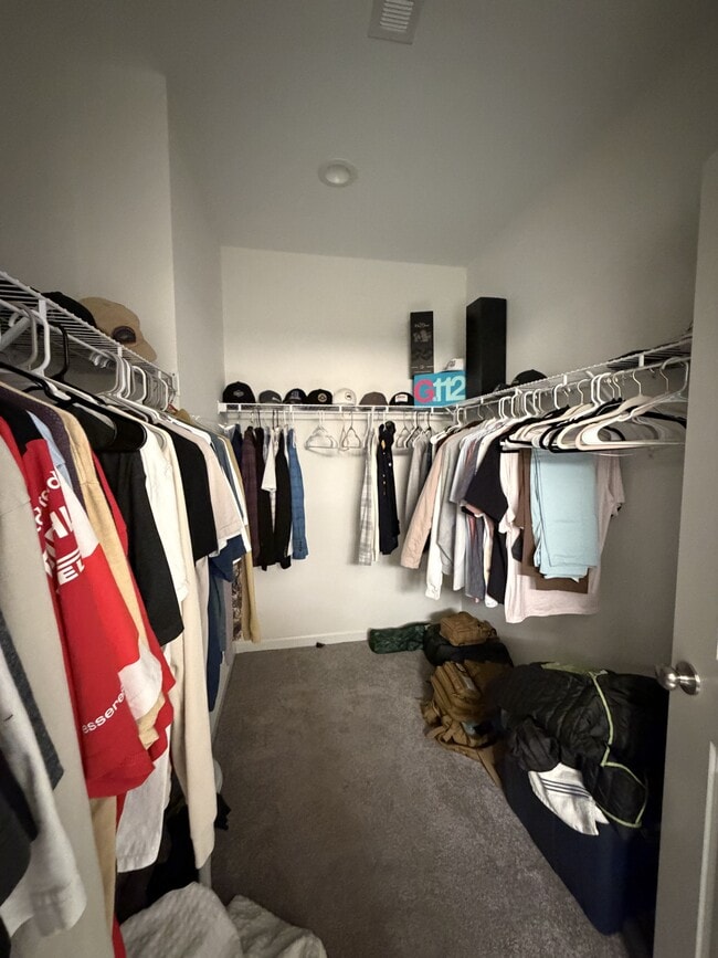 Building Photo - 215 Honeysuckle Wy