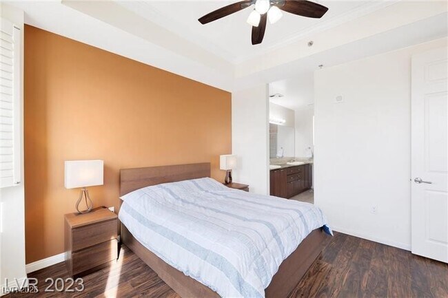 Building Photo - 2405 W Serene Ave