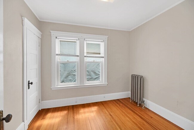 Building Photo - 7 Castleton St