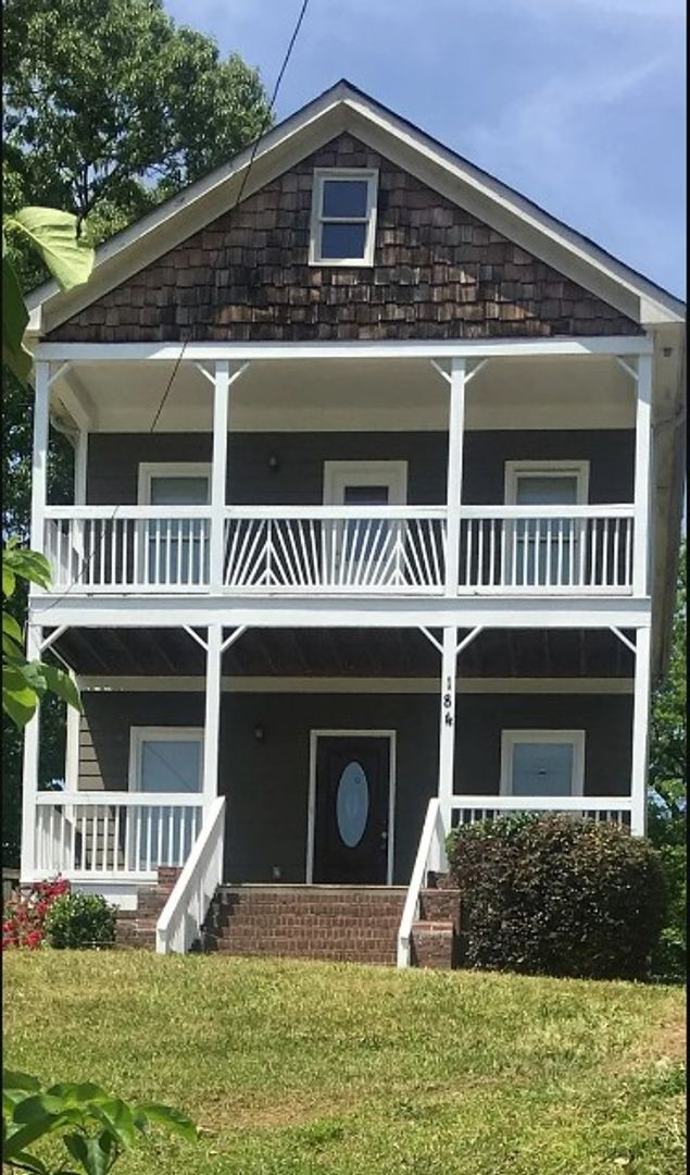 Building Photo - 4 Bed 3 Bath in Atlanta!