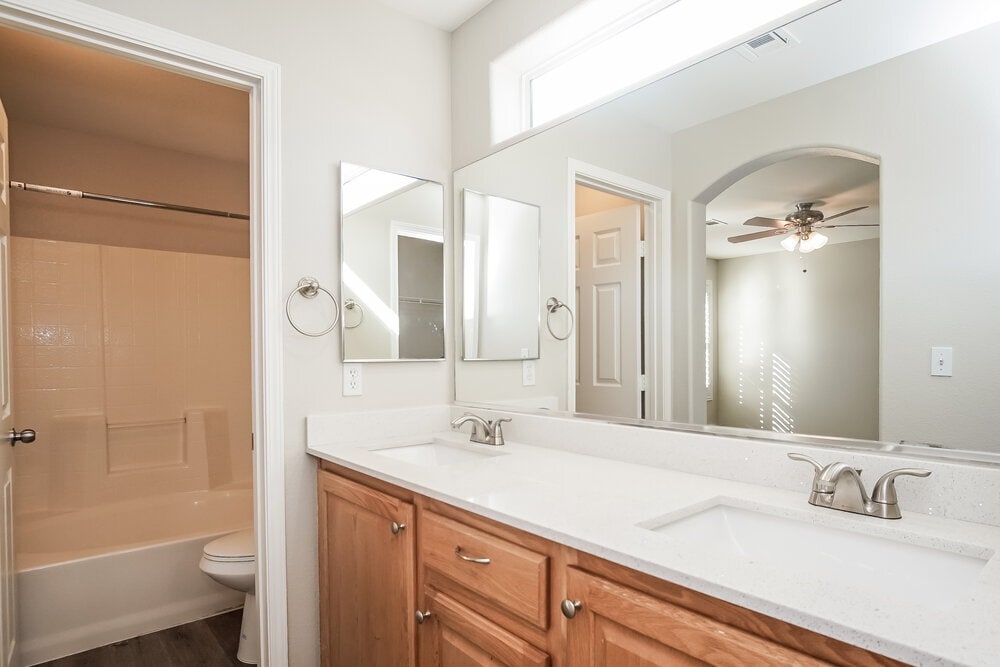 Building Photo - 9281 Hainsworth Ave