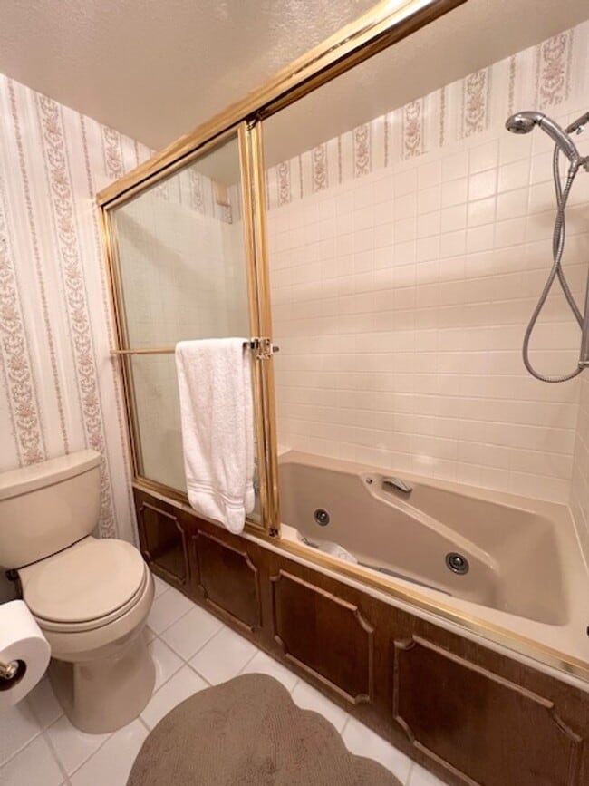 Building Photo - Furnished 4 Bed 3 Bath Patio Home with Stu...