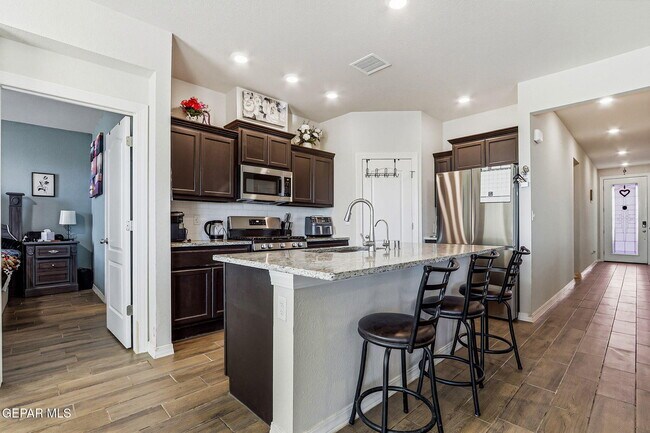 Building Photo - 6166 Hidden Psge Ave