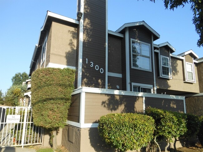 Building Photo - 1300 Mayflower Ave