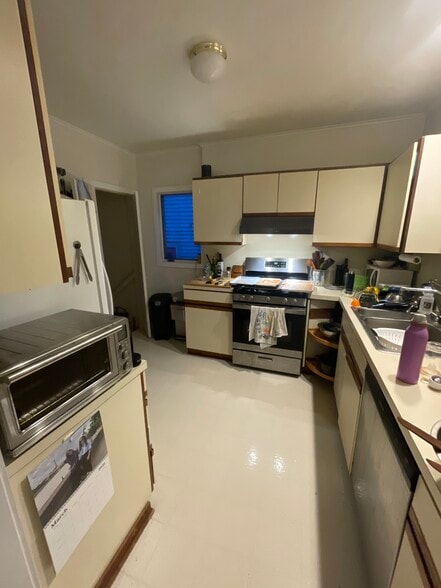 Building Photo - 563 S Ashley St