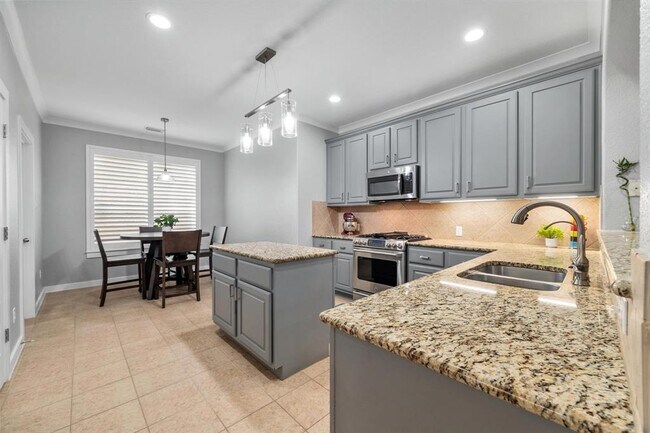 Building Photo - 10820 Sky Rock Dr