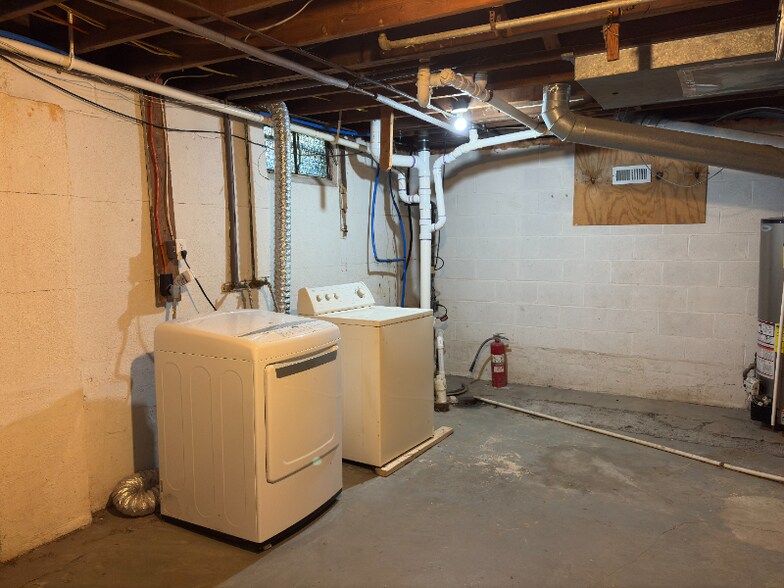 Building Photo - 4919 Fuller Dr