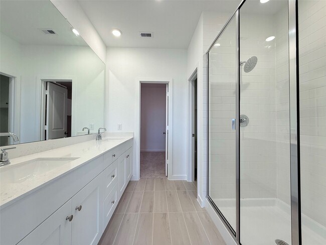 Building Photo - 31906 Blossom Ln