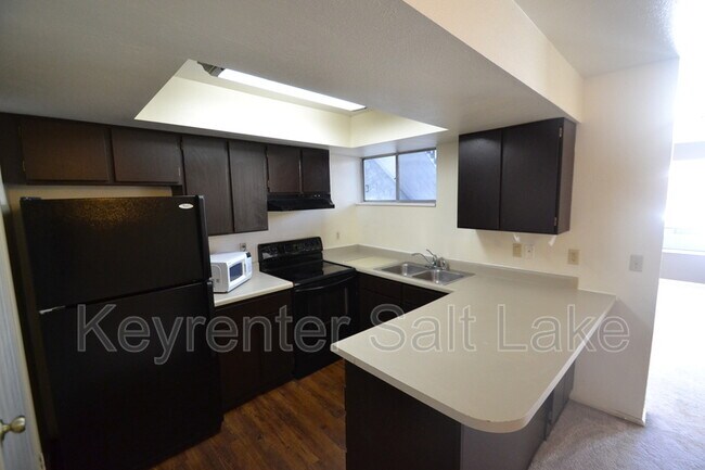 Building Photo - 233 E Hill Avenue