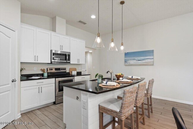 Building Photo - 88 N Hamilton Springs Rd