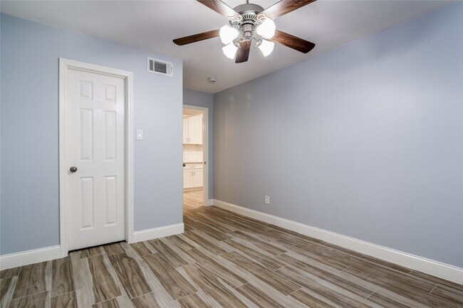 Building Photo - 12633 Memorial Dr