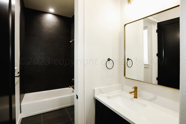 Building Photo - 9405 Rockridge Pkwy