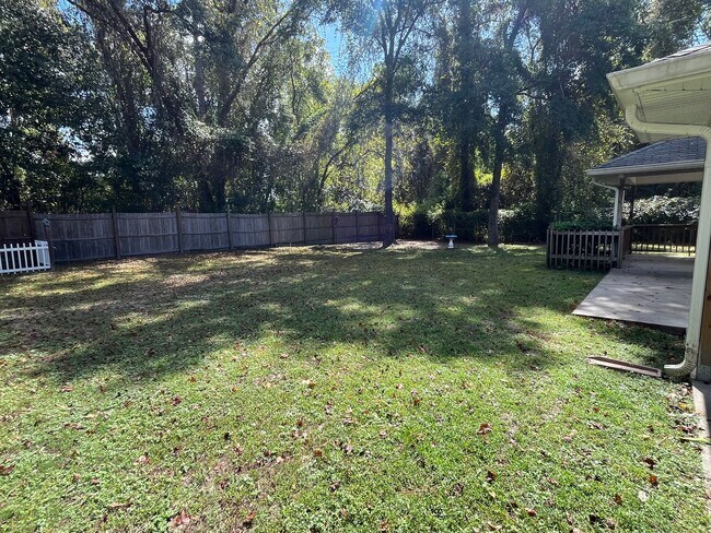 Building Photo - 3BR/2BA Home with 2 Car Garage, Fenced Yard & RV Hookups – Lake City, FL