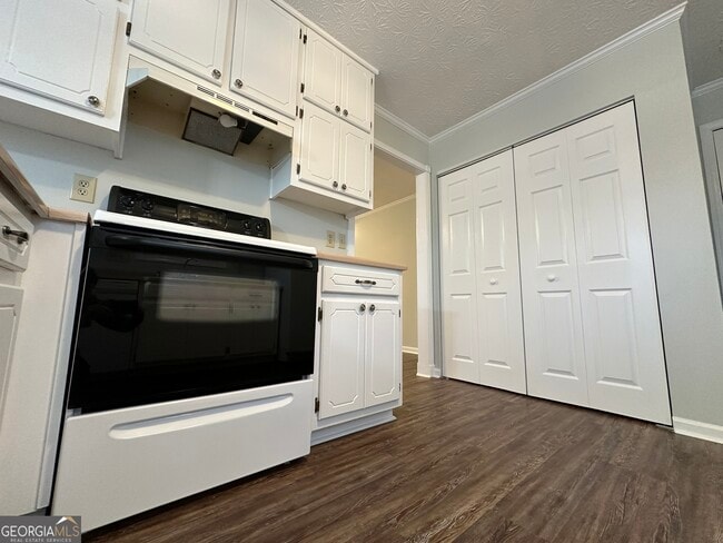 Building Photo - 345 Cornwallis Way