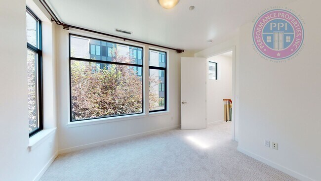 Building Photo - Riverfront Location, Luxury Townhome - End Corner Unit, Two En-Suites, Attached Garage