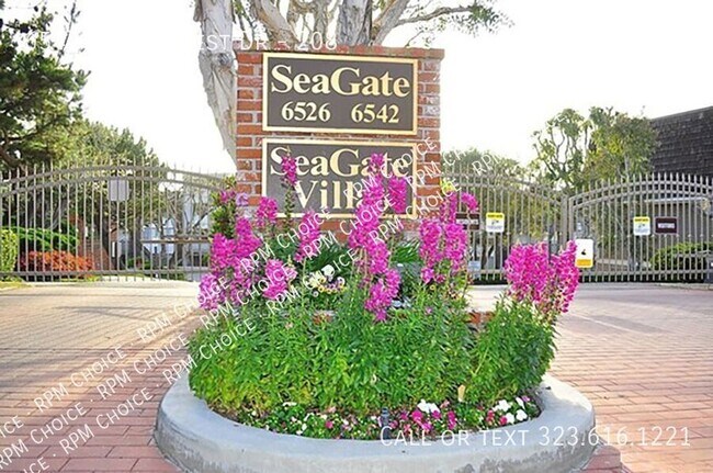 Building Photo - 6542 Oceancrest Dr-208