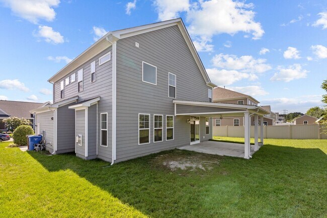 Building Photo - Exquisite 4-bedroom, 2.5-bath home located in the charming city of Chesapeake