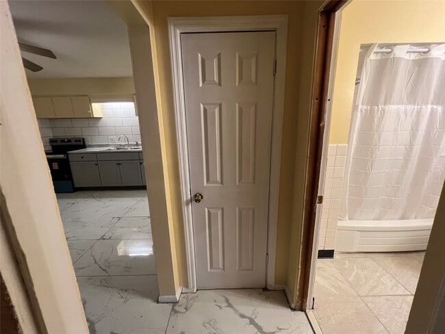 Building Photo - 134 W Main St