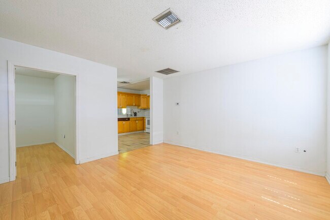 Building Photo - 280 NW Airoso Blvd