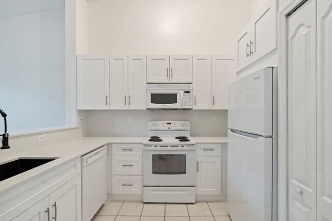Building Photo - 2-bath condo on the 2nd floor with a newly...
