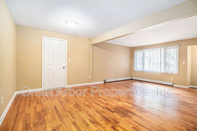 Building Photo - 392 Firwood St