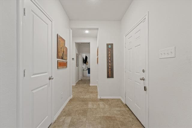 Building Photo - 585 Concho St