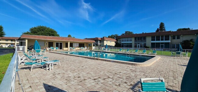 Building Photo - Riverfront Community with Resort Ammenities. 2/2 second Floor.