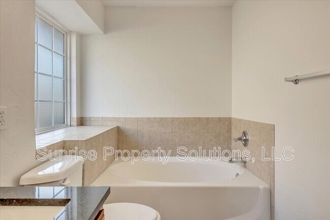 Building Photo - 217 Dollina Ct