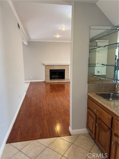 Building Photo - 996 W Huntington Dr