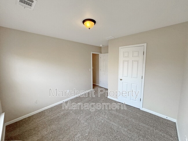 Building Photo - 301 Pampas Ct