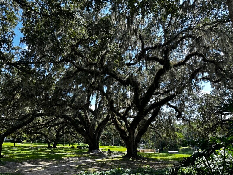Beautiful walking area - 2190 Woodbridge Rd