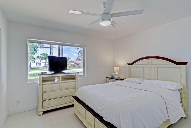 Building Photo - 7115 Venetian Way