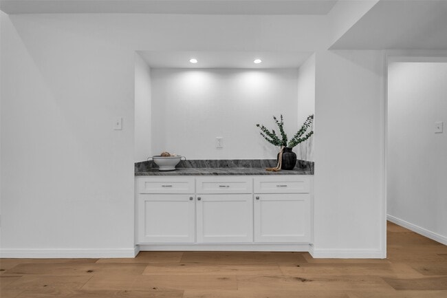 Building Photo - 23922 Creek Ridge Dr