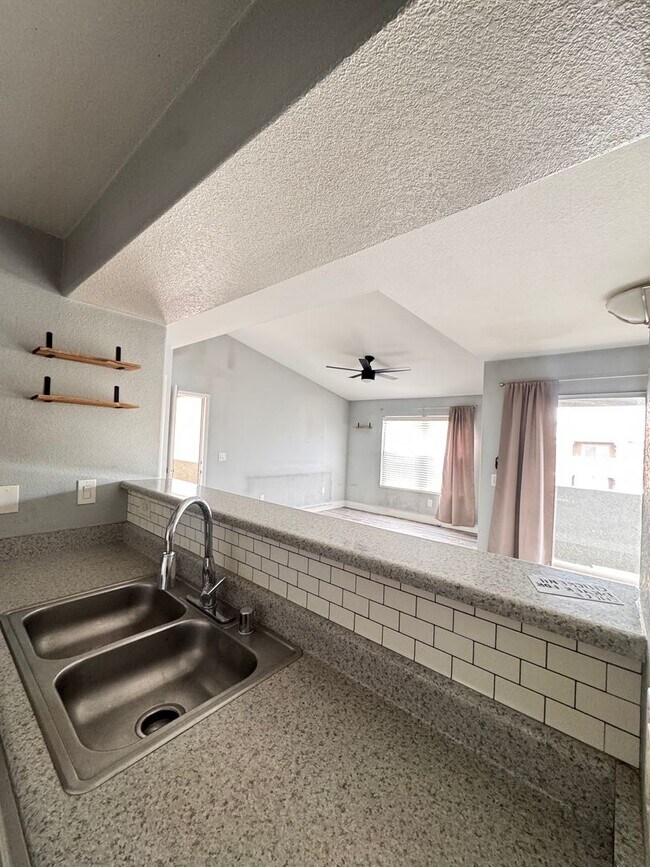 Building Photo - 2nd Floor 2 Bedroom Condo in Gated Community