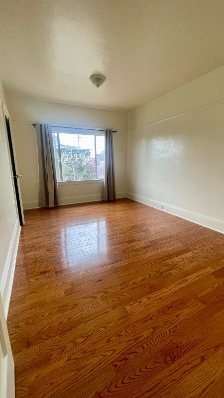 Building Photo - 566 53rd St