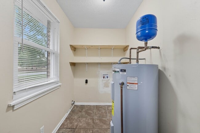 Building Photo - 1040 Britton Springs Rd
