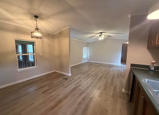 Building Photo - 3083 Lake Sue Dr