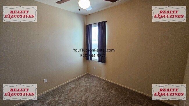 Building Photo - Wentworth Rd South - 4 Bedrooms 2.5 bathrooms, 3 car garage and large fenced yard