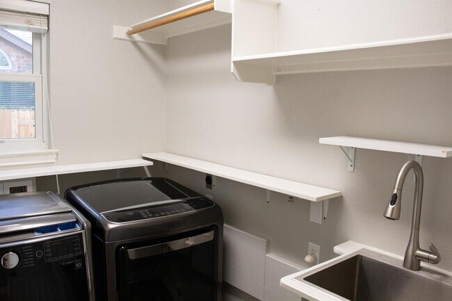 Building Photo - 12721 Oxen Way