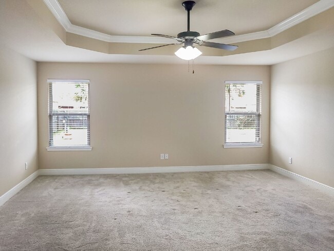 Building Photo - Clean and spacious home!