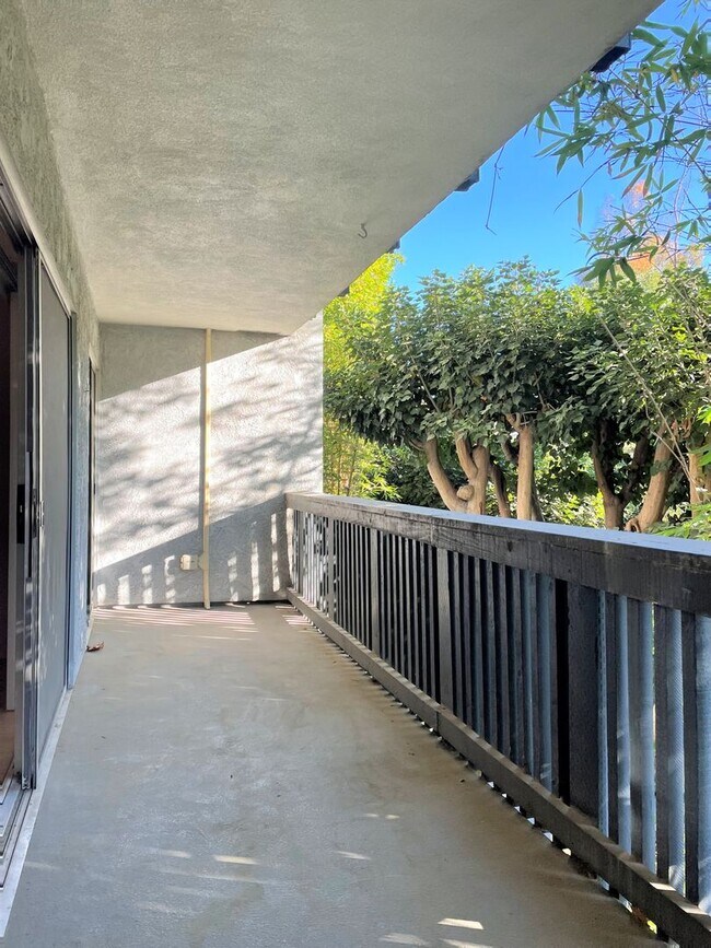 Building Photo - Luxury Living at The Estates Condominium Complex – 2 Bedroom, 2 Bathroom