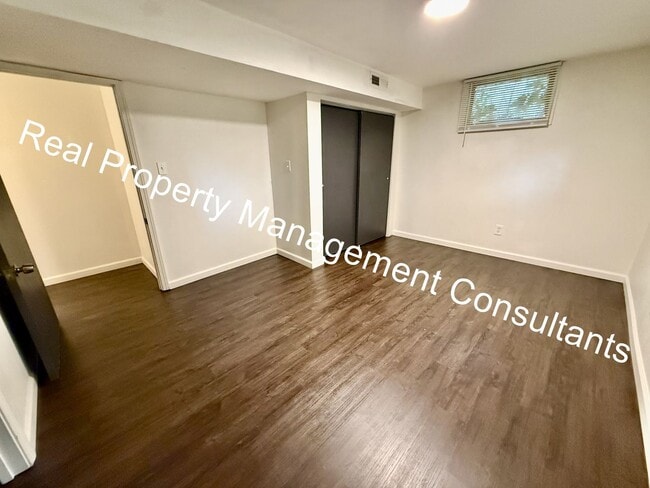 Building Photo - Cozy 2-Bedroom Lower-Level Home – All Util...